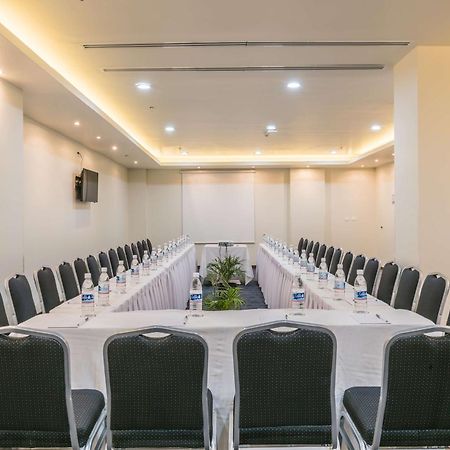 Hampton Inn&Suites by Hilton Salamanca Bajio Bagian luar foto