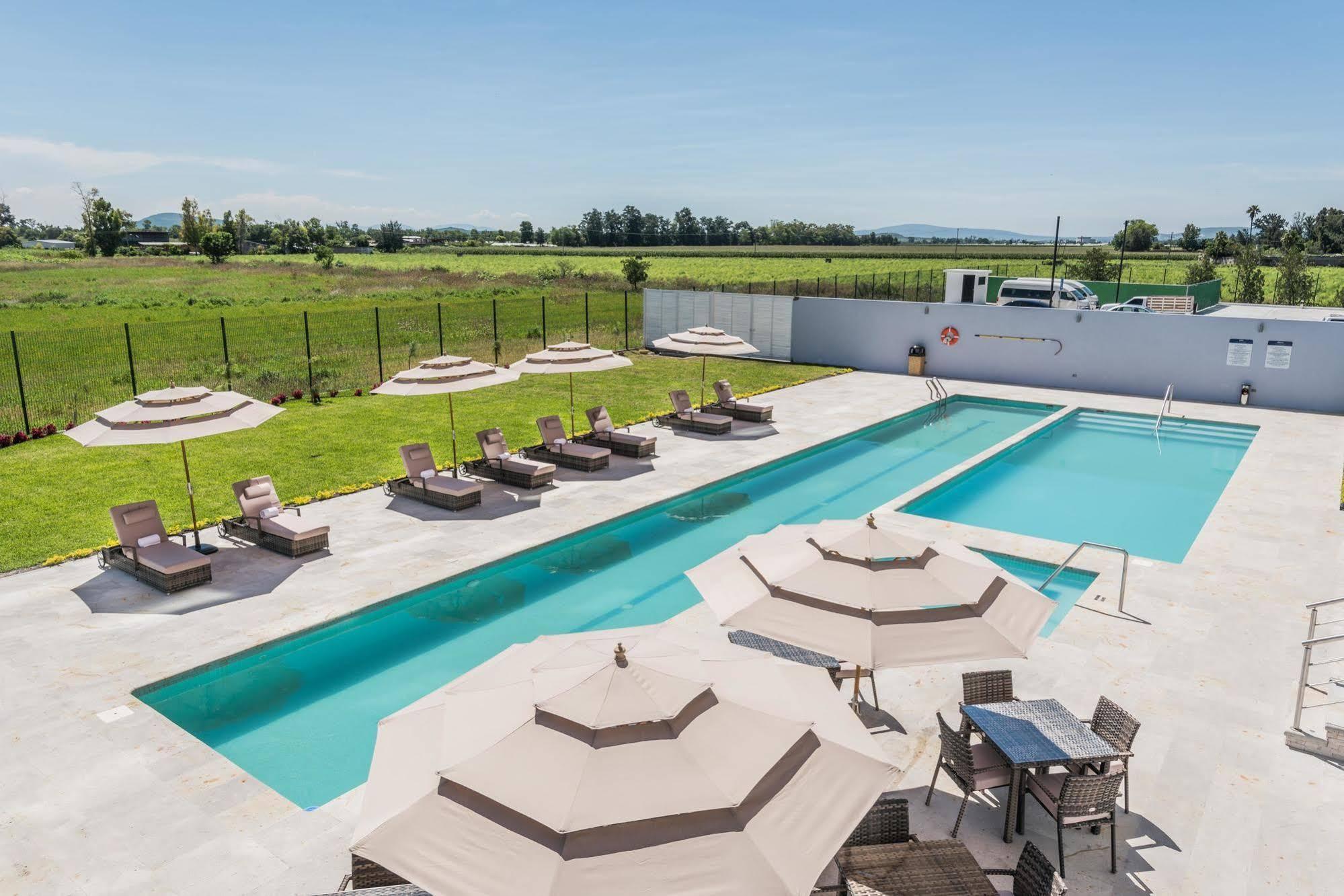 Hampton Inn&Suites by Hilton Salamanca Bajio Bagian luar foto