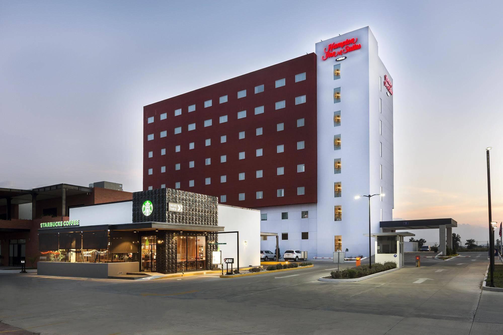 Hampton Inn&Suites by Hilton Salamanca Bajio Bagian luar foto