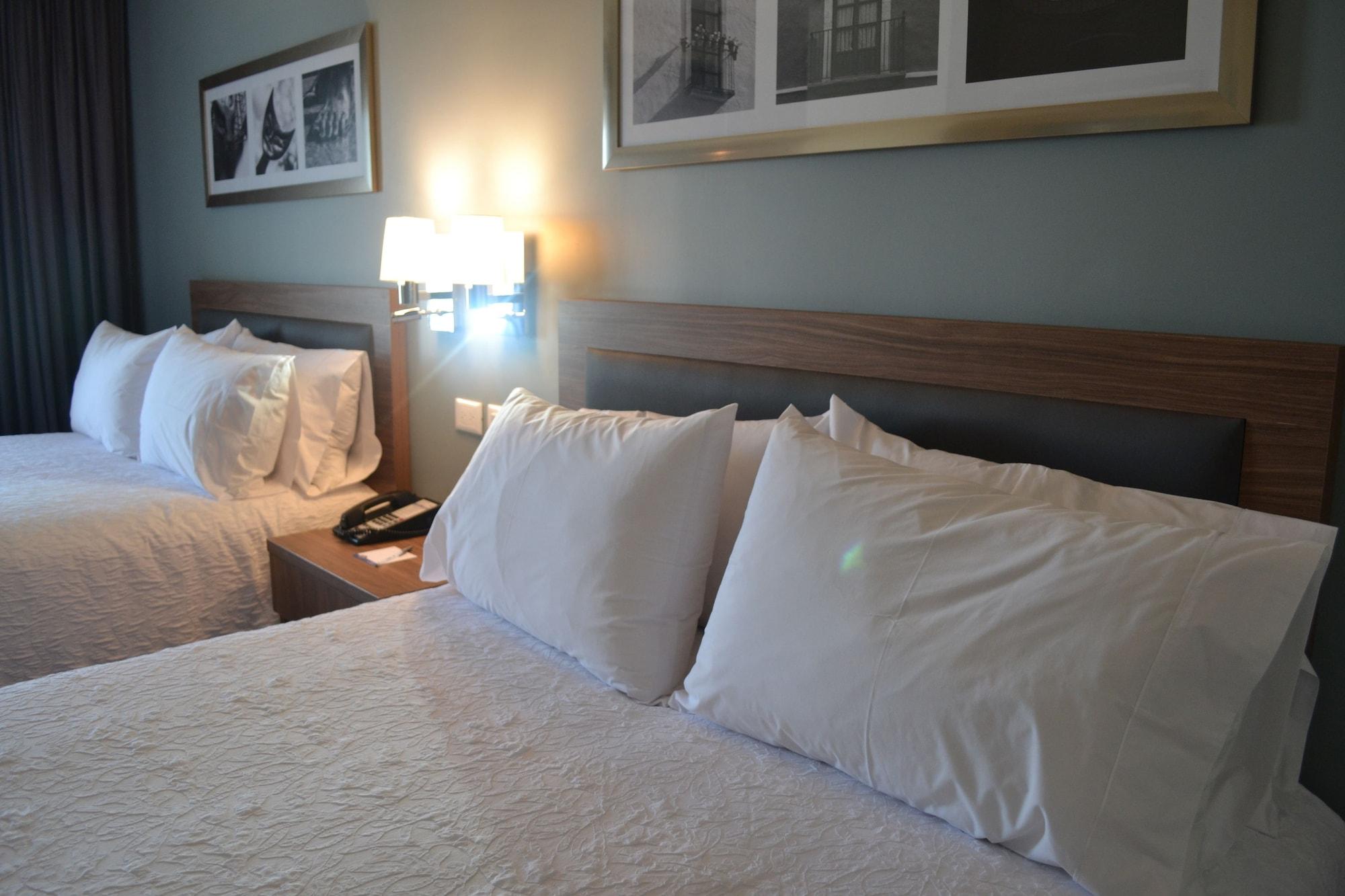 Hampton Inn&Suites by Hilton Salamanca Bajio Bagian luar foto