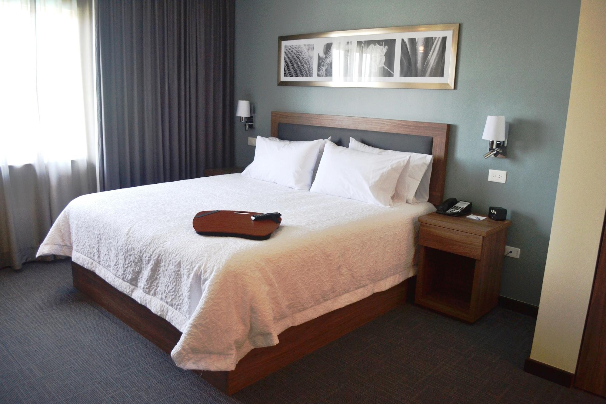 Hampton Inn&Suites by Hilton Salamanca Bajio Bagian luar foto