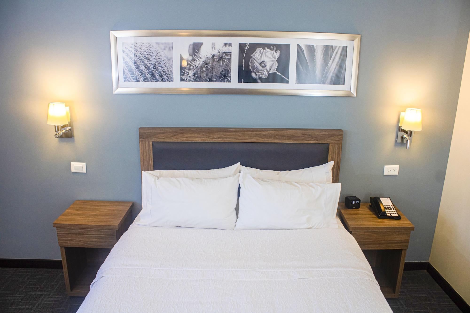 Hampton Inn&Suites by Hilton Salamanca Bajio Bagian luar foto
