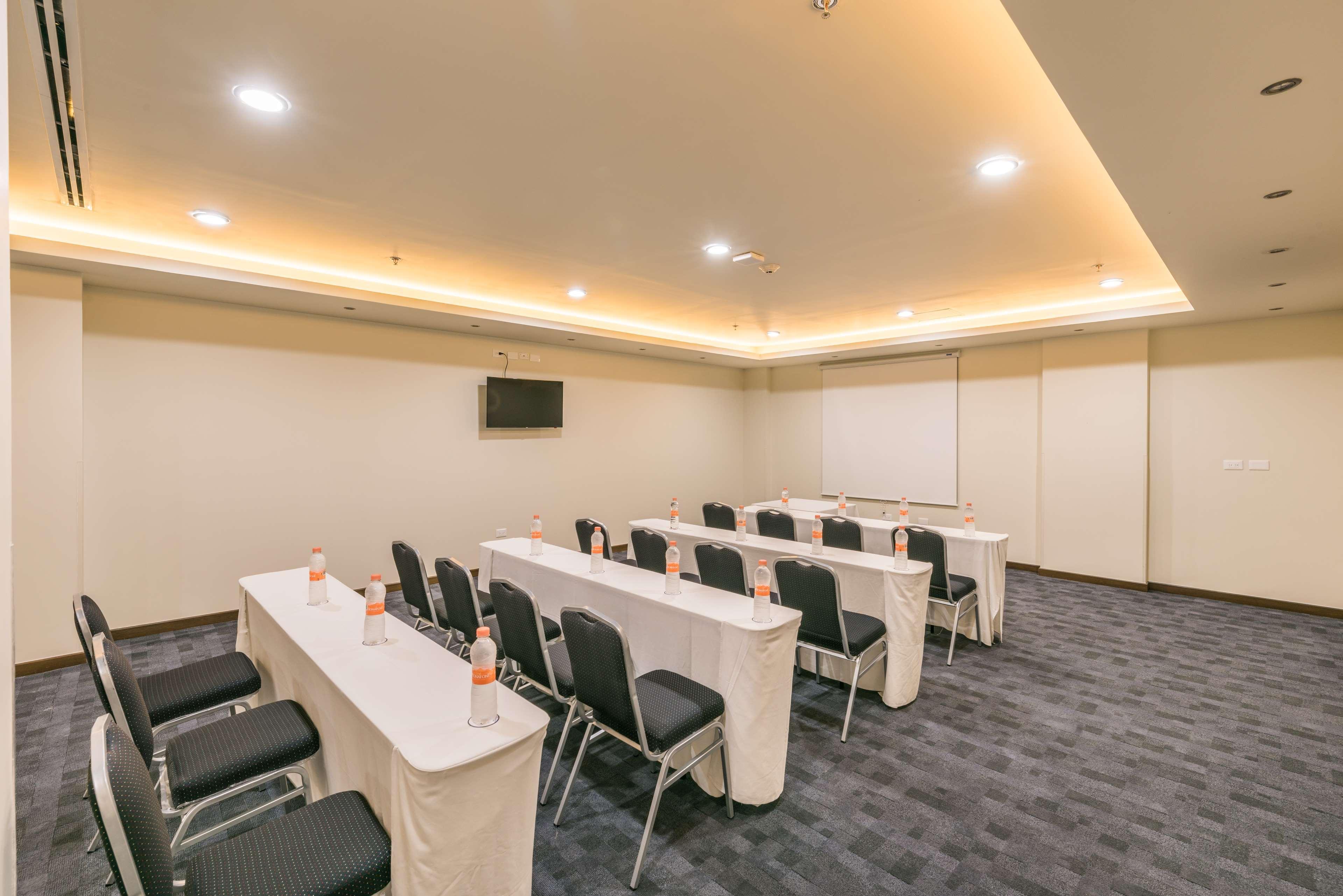 Hampton Inn&Suites by Hilton Salamanca Bajio Bagian luar foto