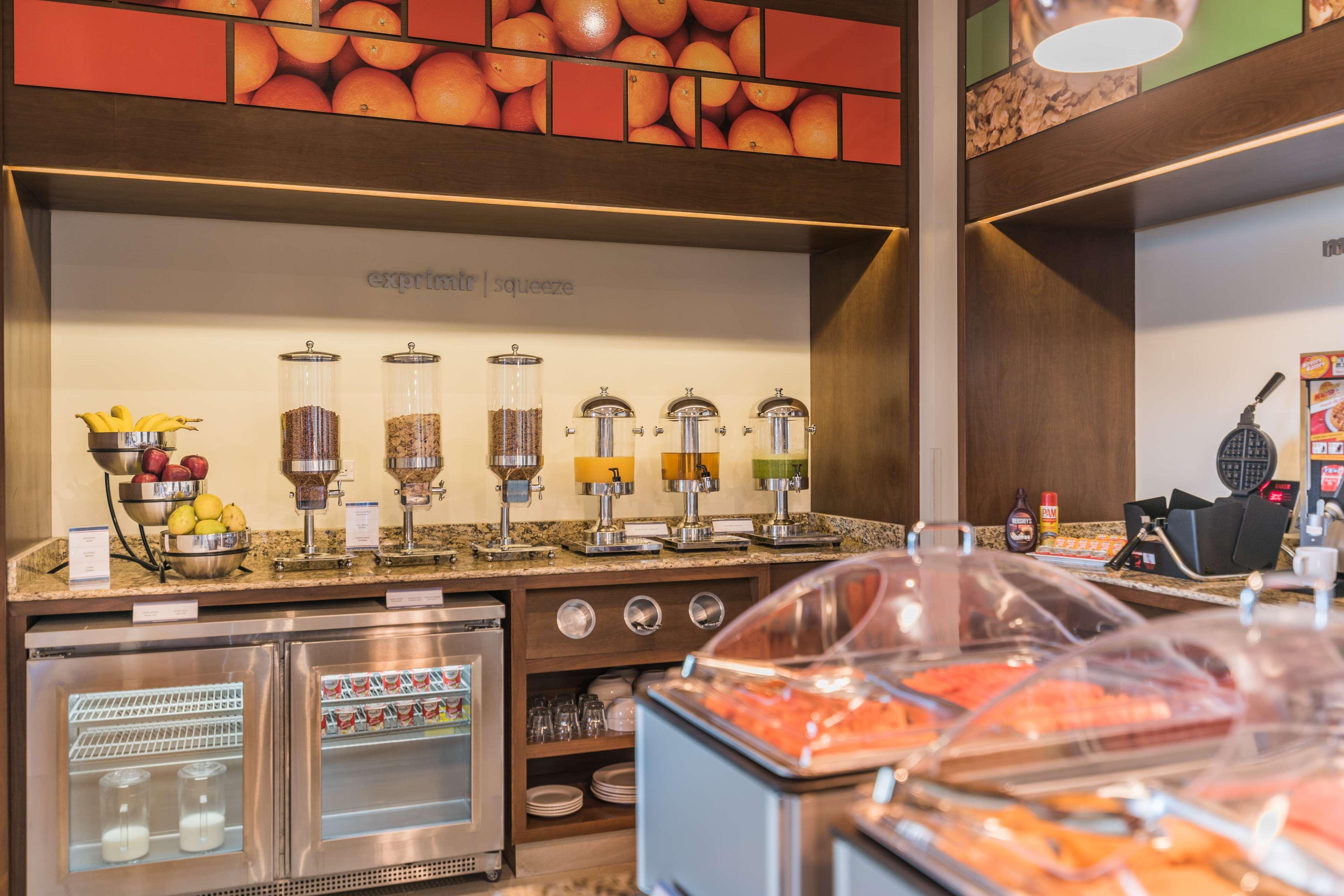 Hampton Inn&Suites by Hilton Salamanca Bajio Bagian luar foto