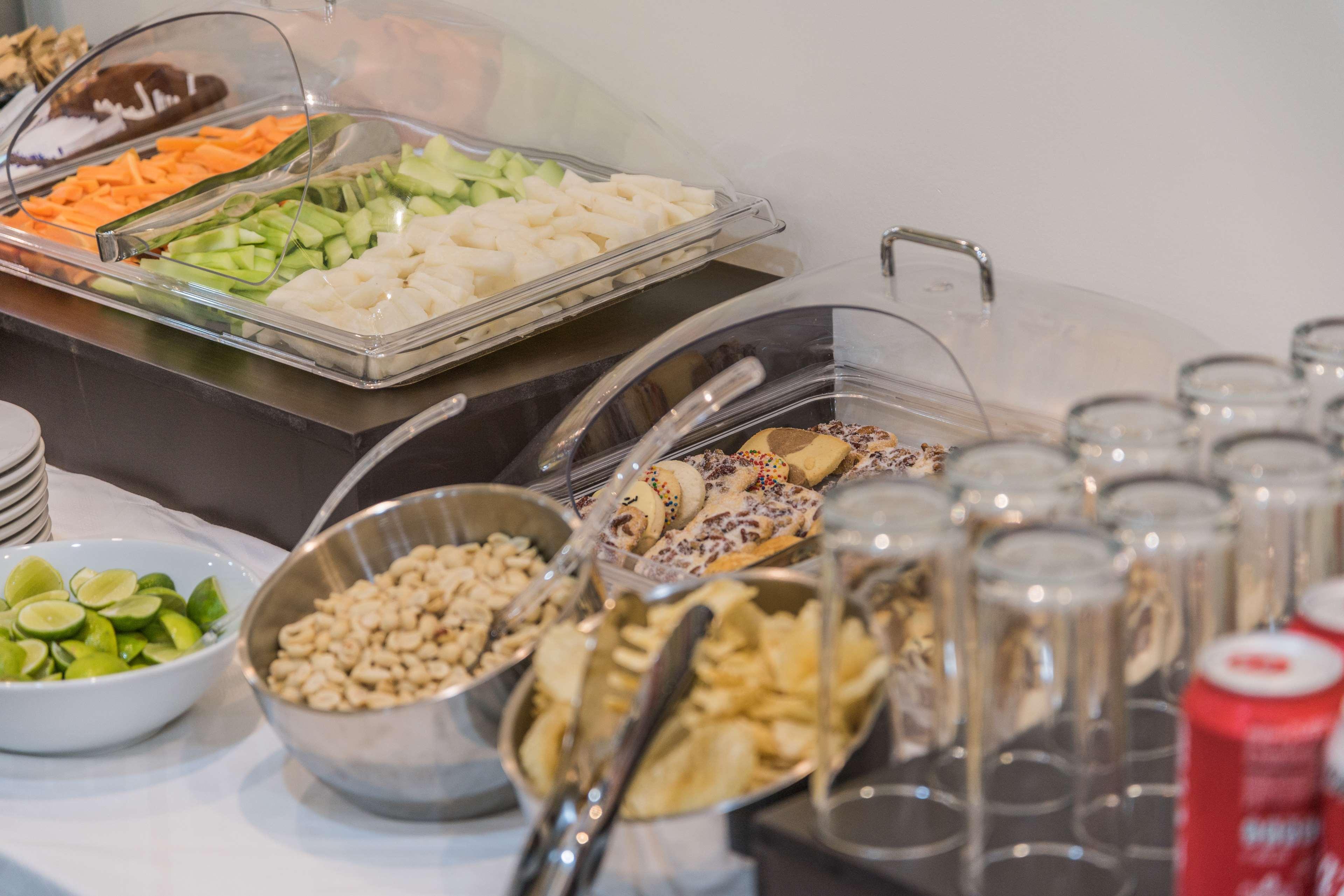 Hampton Inn&Suites by Hilton Salamanca Bajio Bagian luar foto