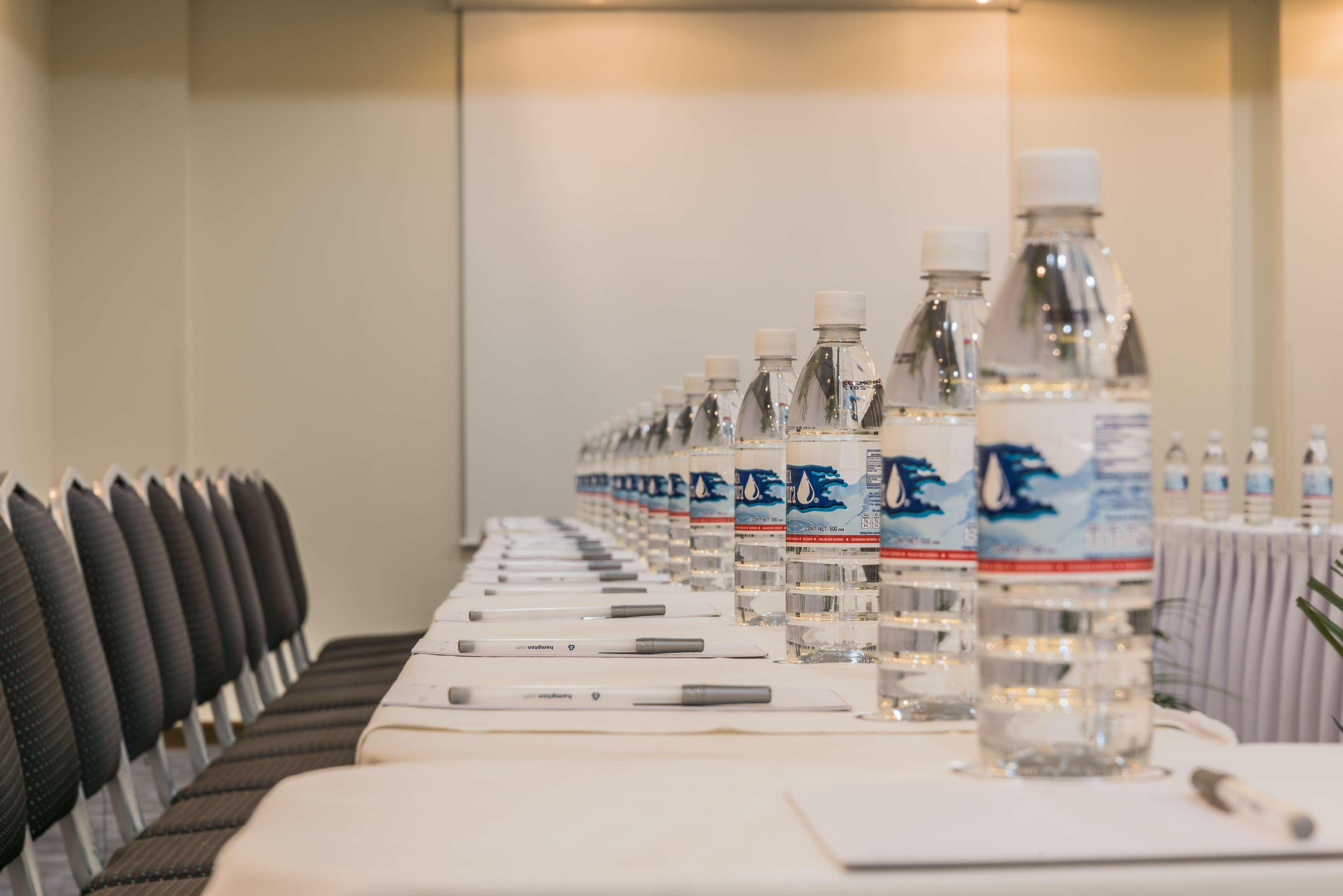Hampton Inn&Suites by Hilton Salamanca Bajio Bagian luar foto