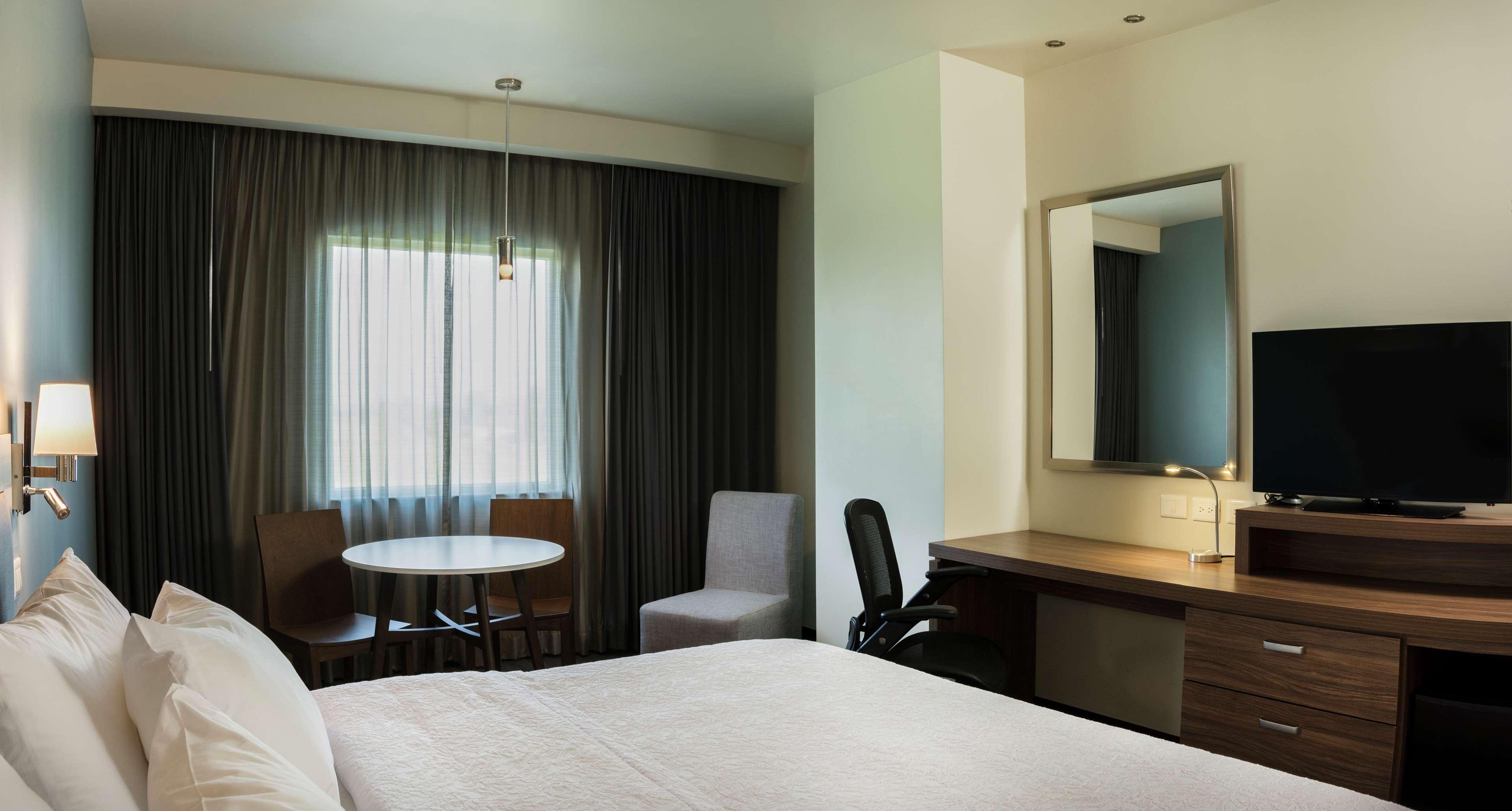 Hampton Inn&Suites by Hilton Salamanca Bajio Bagian luar foto