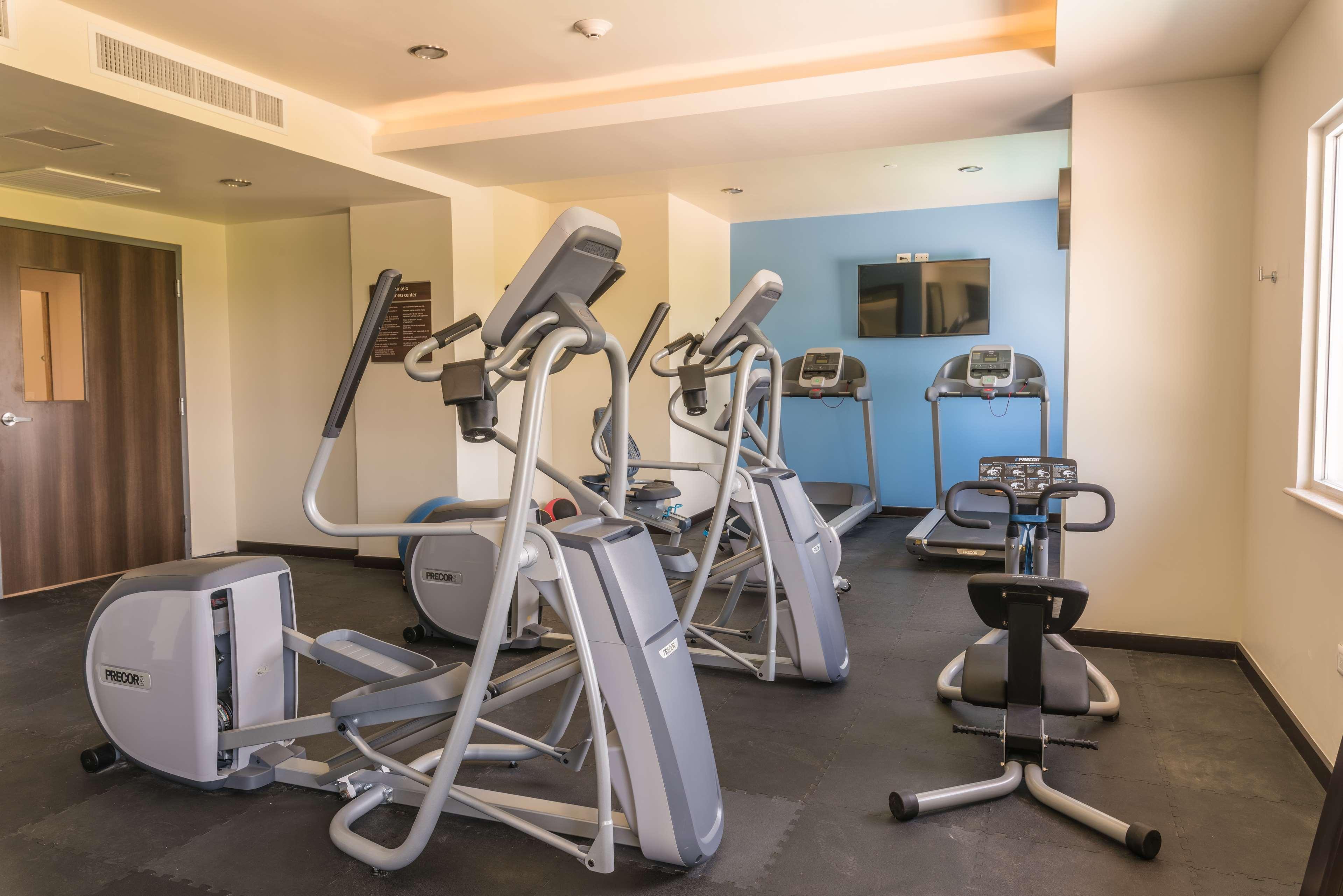 Hampton Inn&Suites by Hilton Salamanca Bajio Bagian luar foto