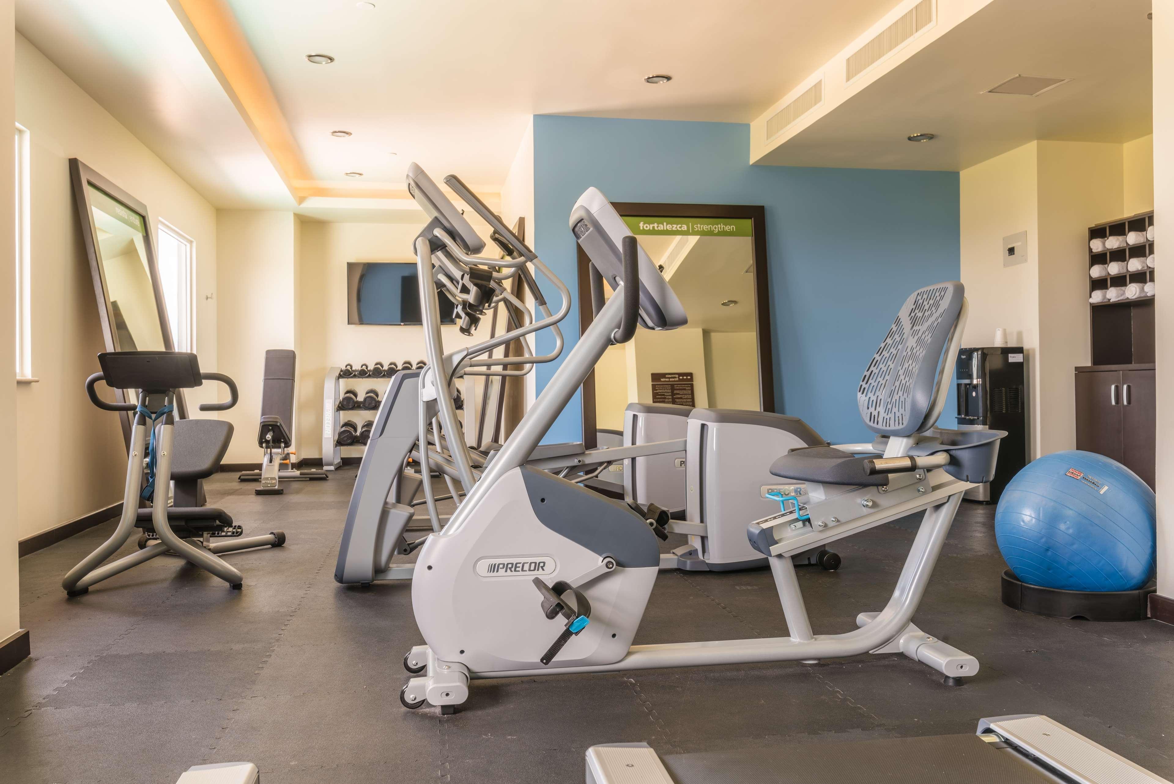 Hampton Inn&Suites by Hilton Salamanca Bajio Bagian luar foto