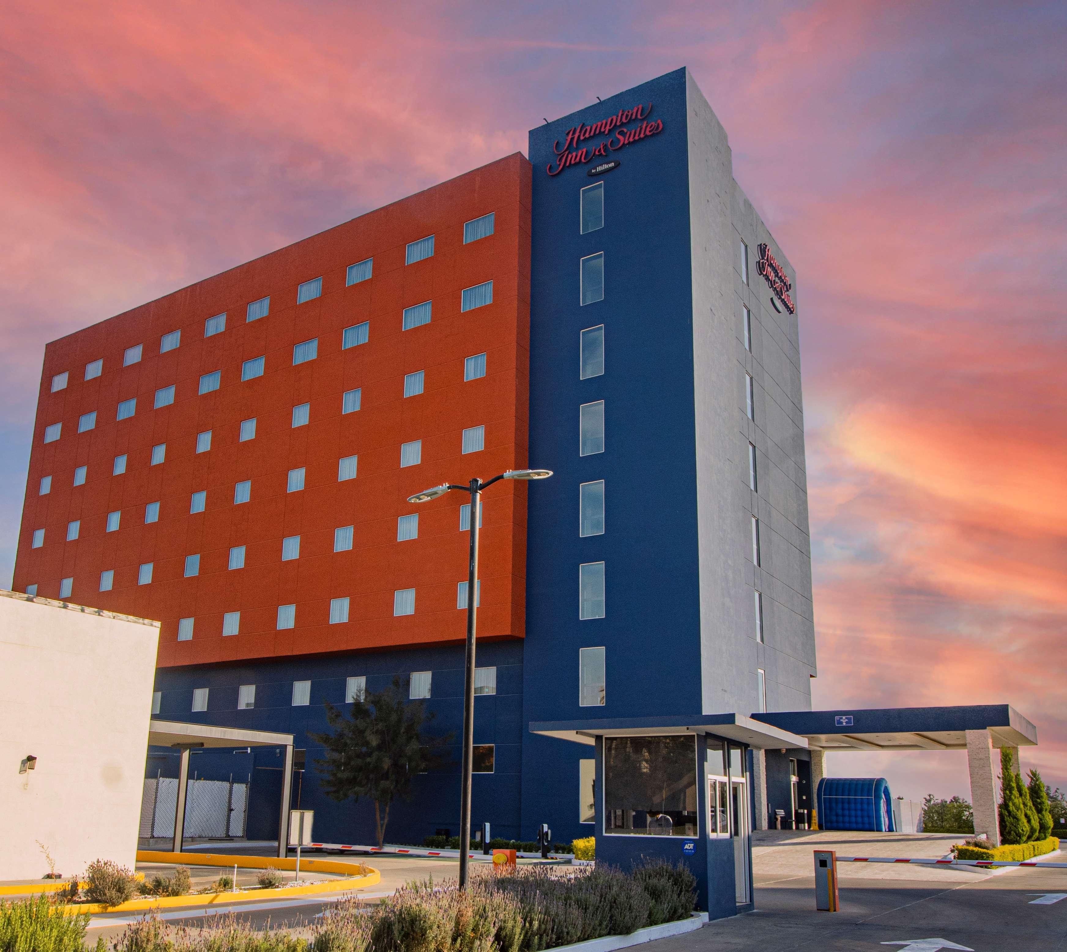 Hampton Inn&Suites by Hilton Salamanca Bajio Bagian luar foto