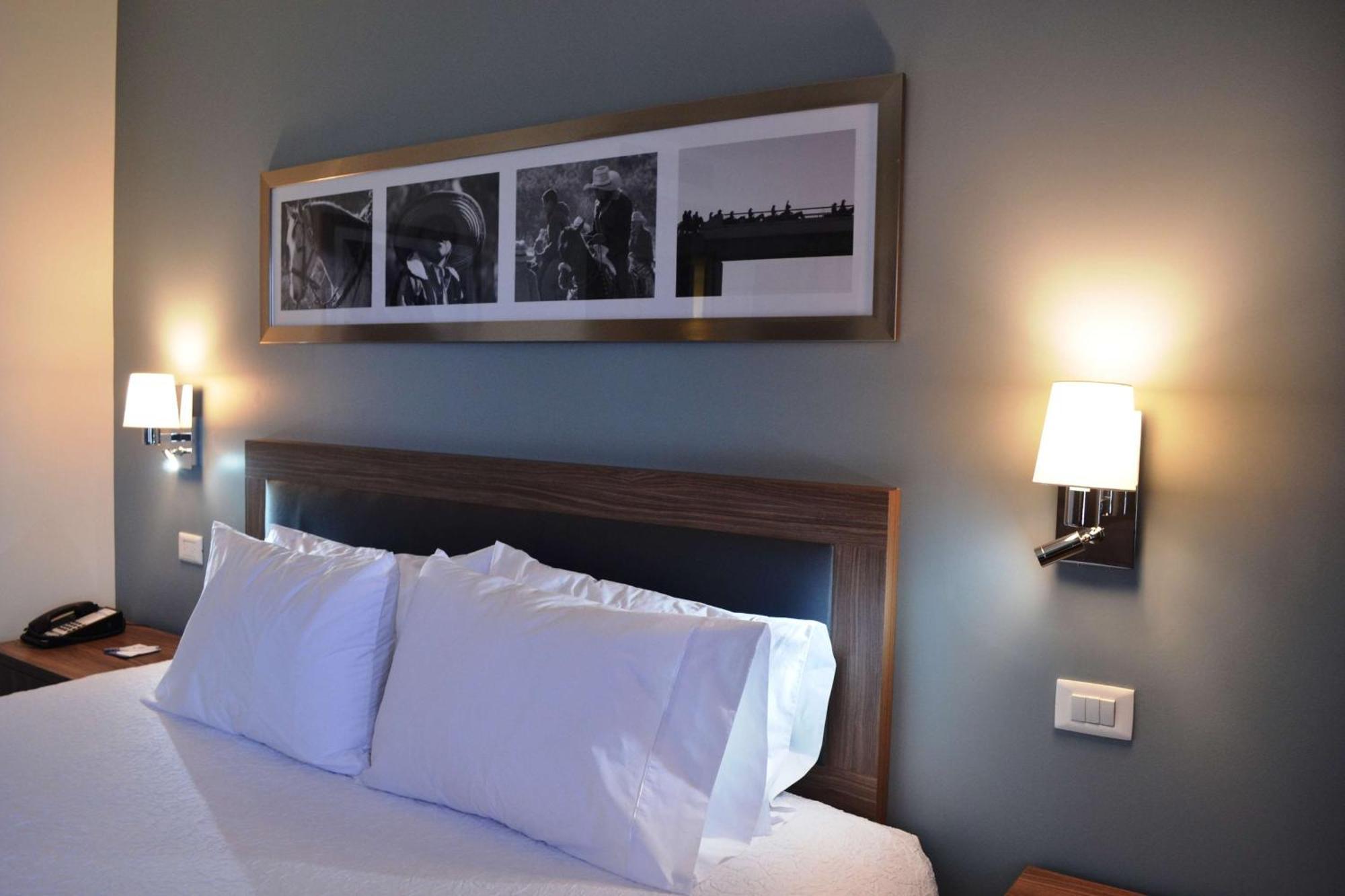 Hampton Inn&Suites by Hilton Salamanca Bajio Bagian luar foto