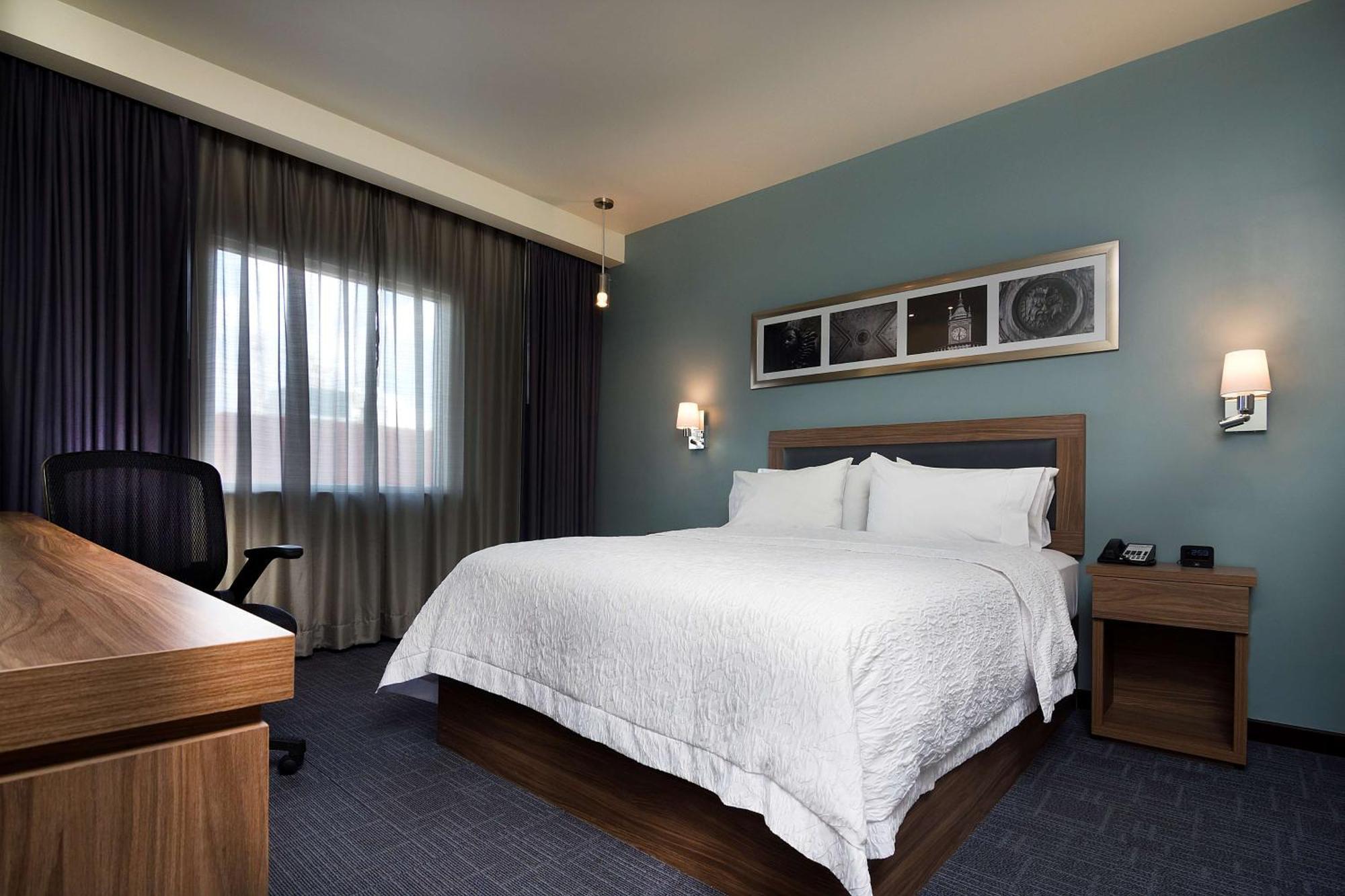 Hampton Inn&Suites by Hilton Salamanca Bajio Bagian luar foto