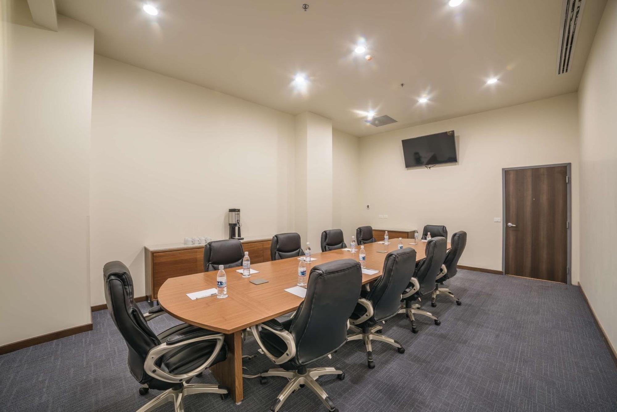 Hampton Inn&Suites by Hilton Salamanca Bajio Bagian luar foto