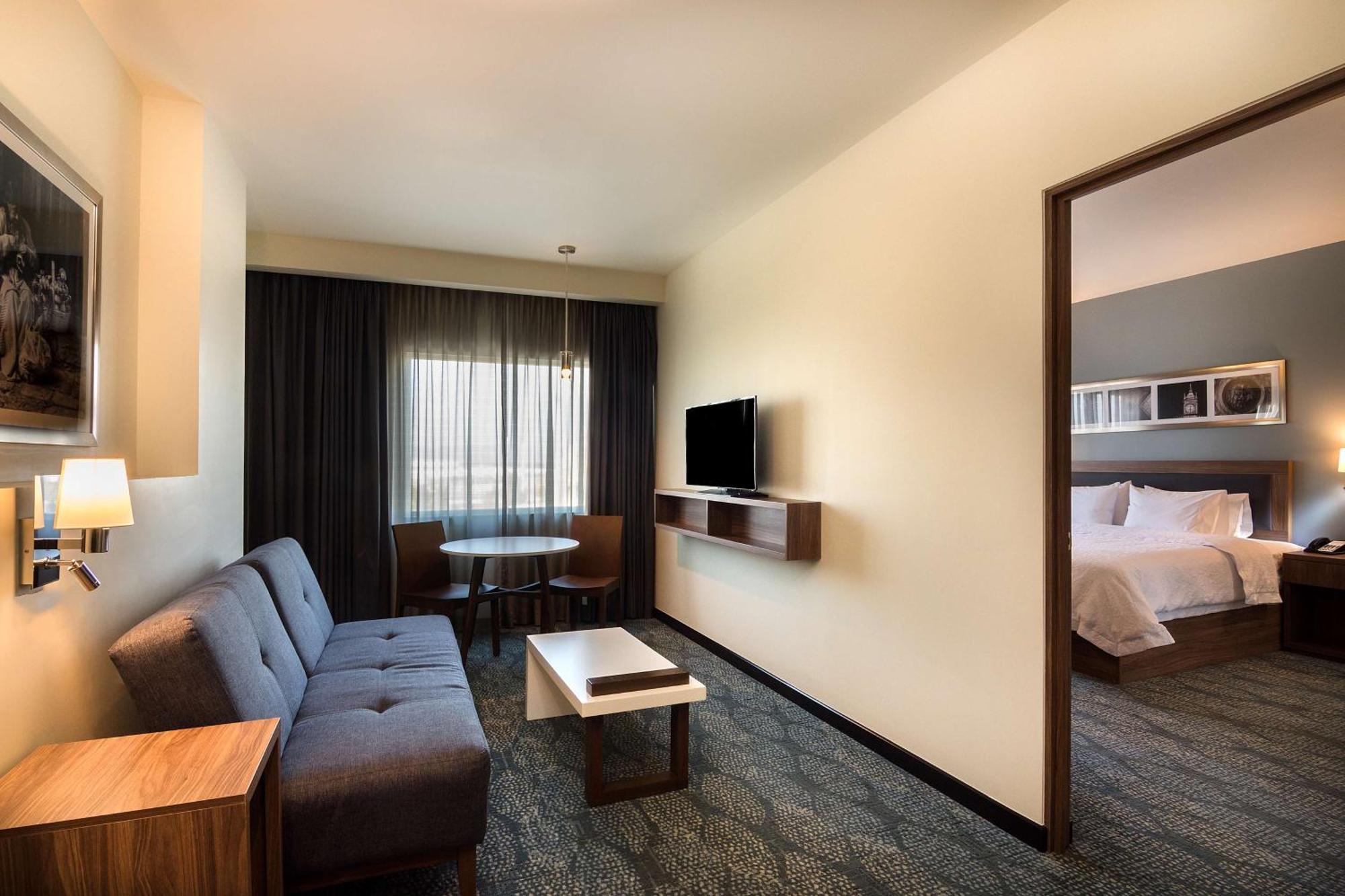 Hampton Inn&Suites by Hilton Salamanca Bajio Bagian luar foto