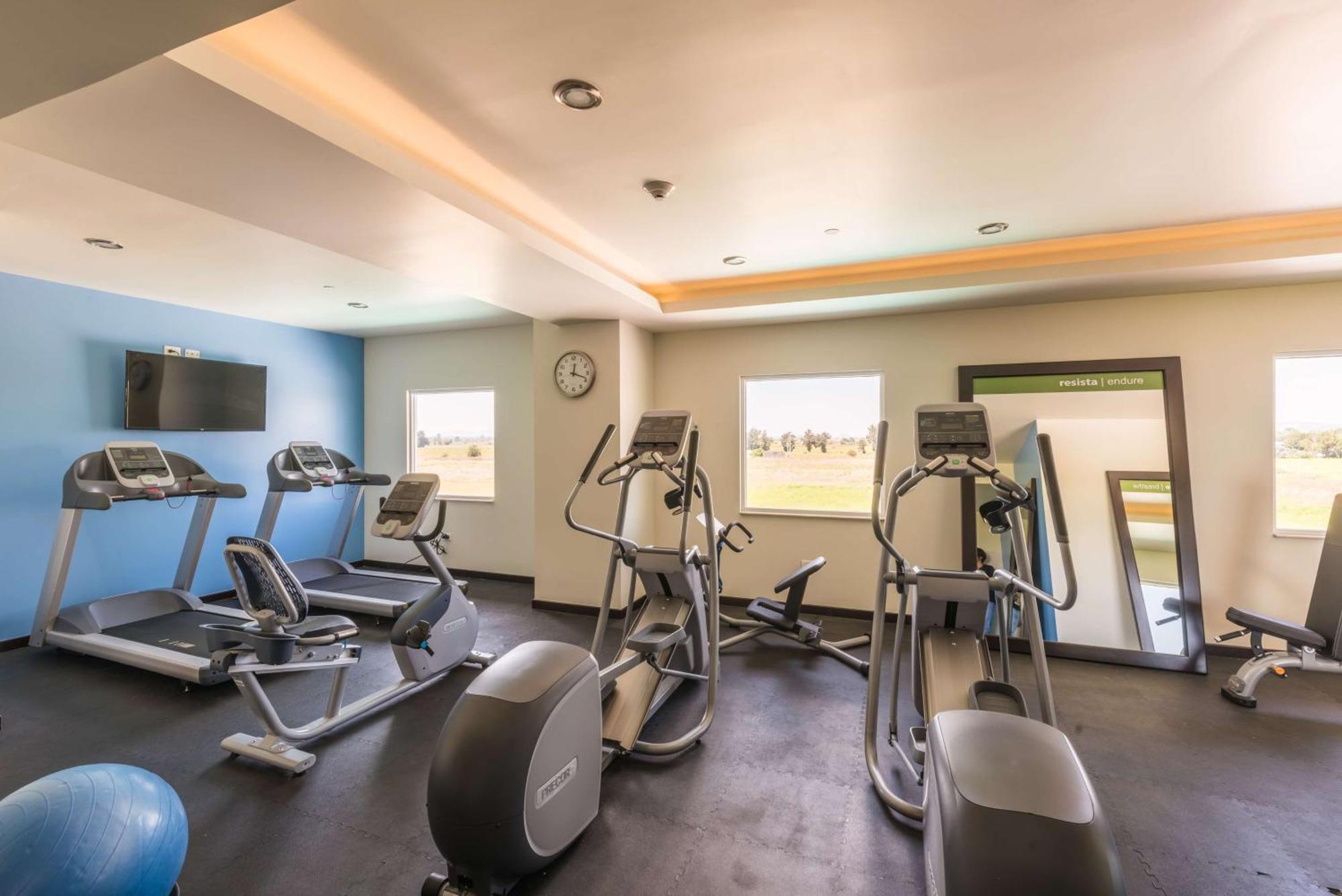 Hampton Inn&Suites by Hilton Salamanca Bajio Bagian luar foto