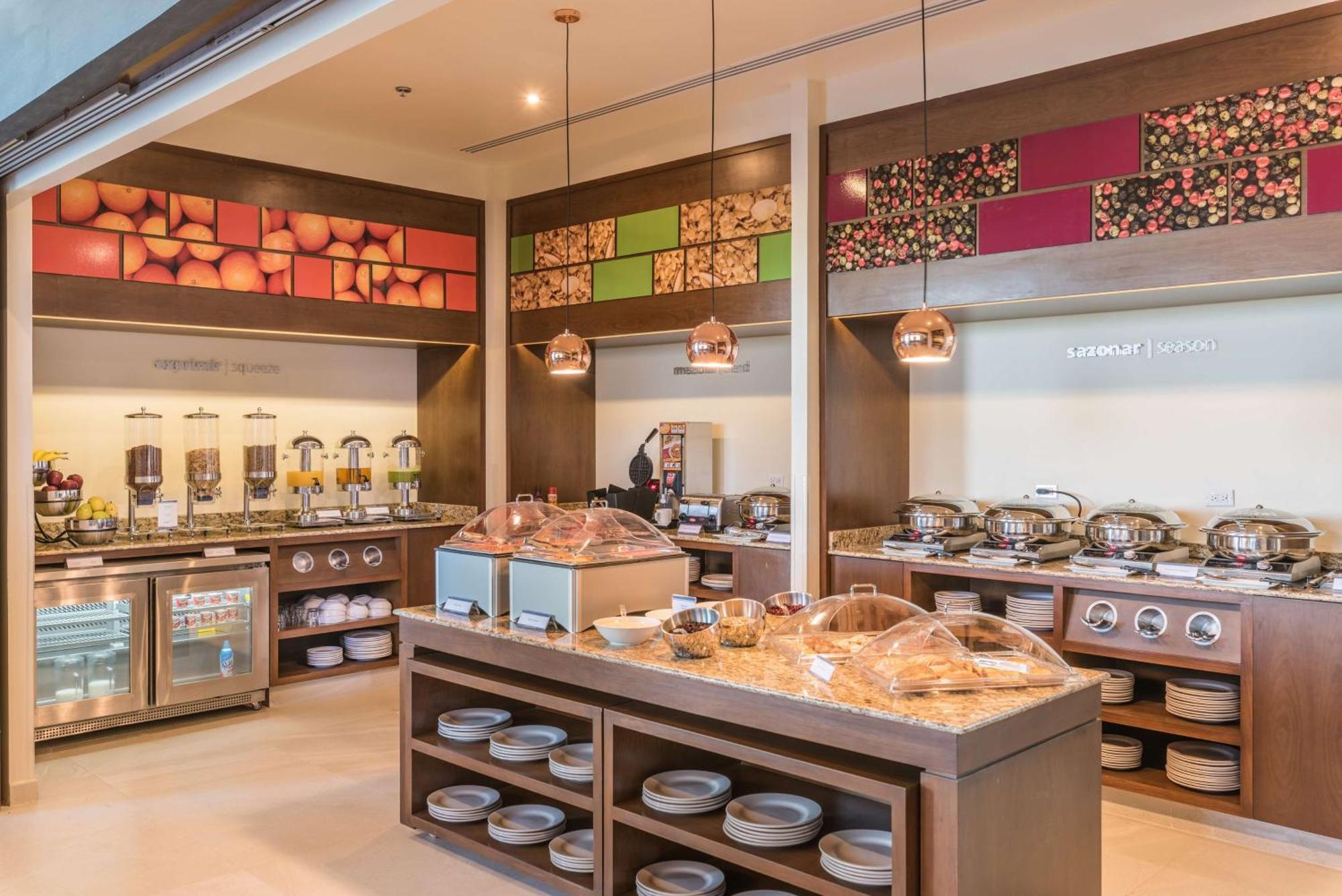 Hampton Inn&Suites by Hilton Salamanca Bajio Bagian luar foto