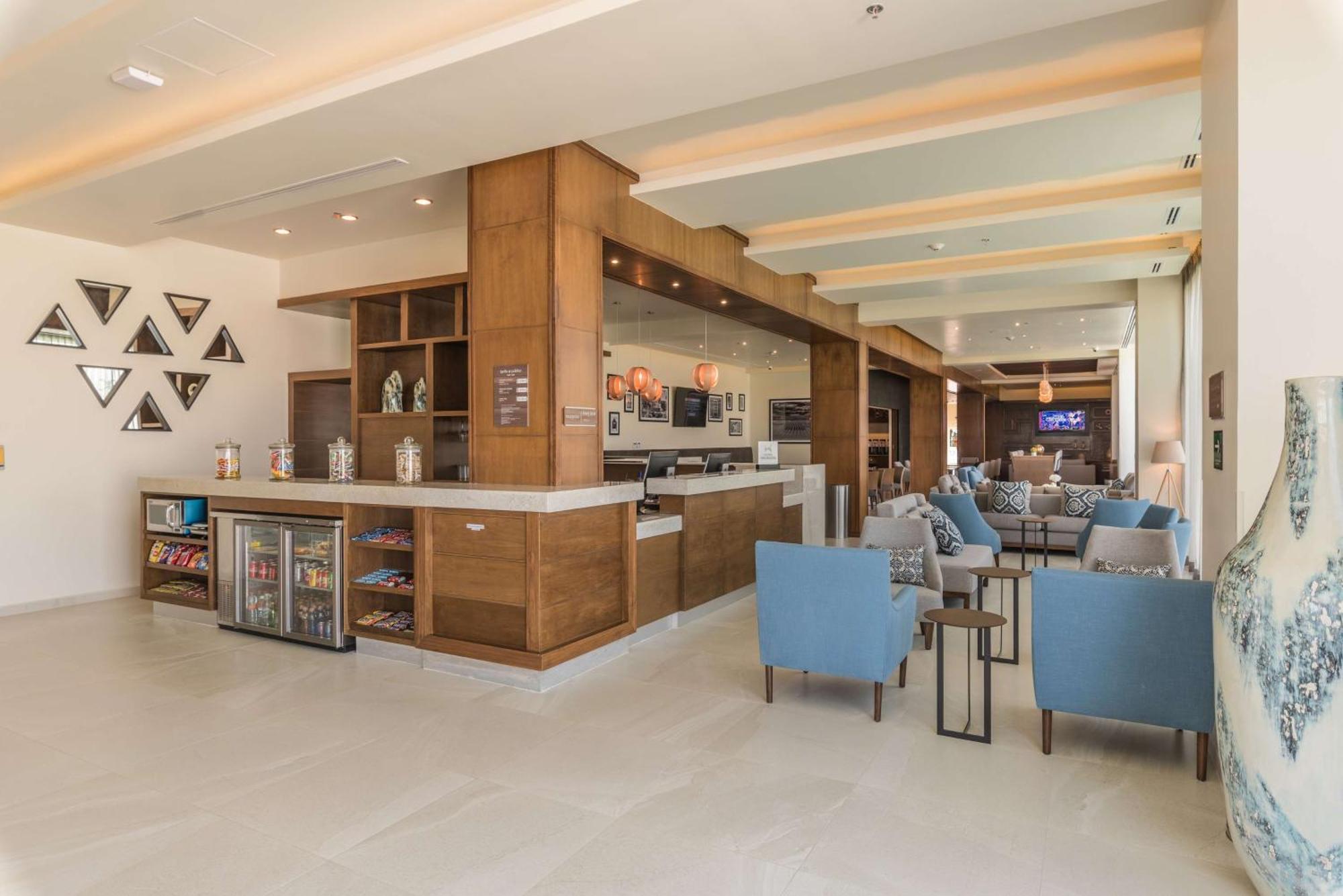 Hampton Inn&Suites by Hilton Salamanca Bajio Bagian luar foto