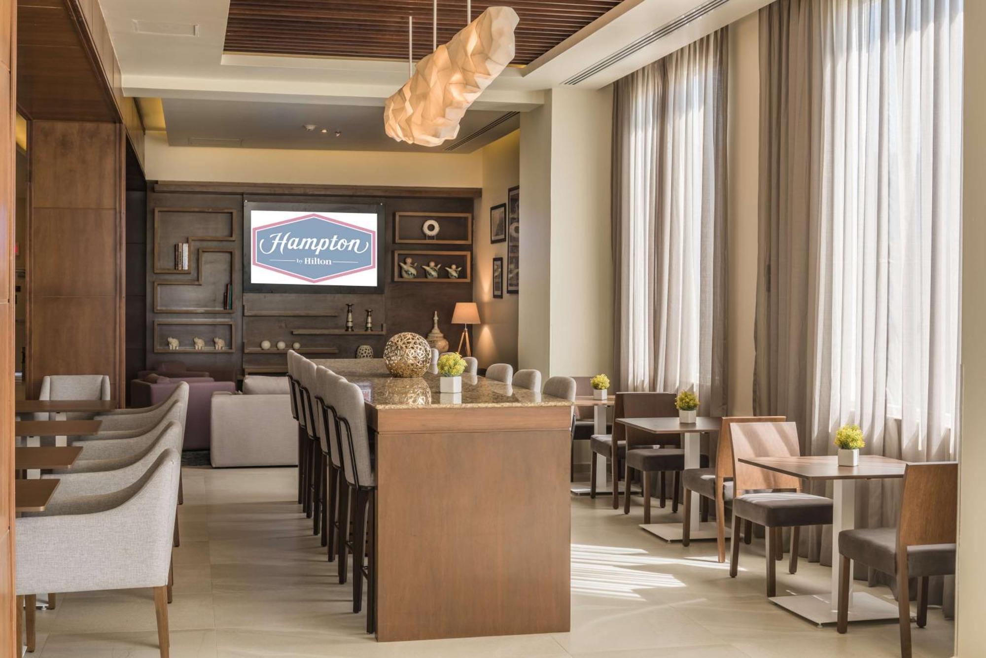 Hampton Inn&Suites by Hilton Salamanca Bajio Bagian luar foto