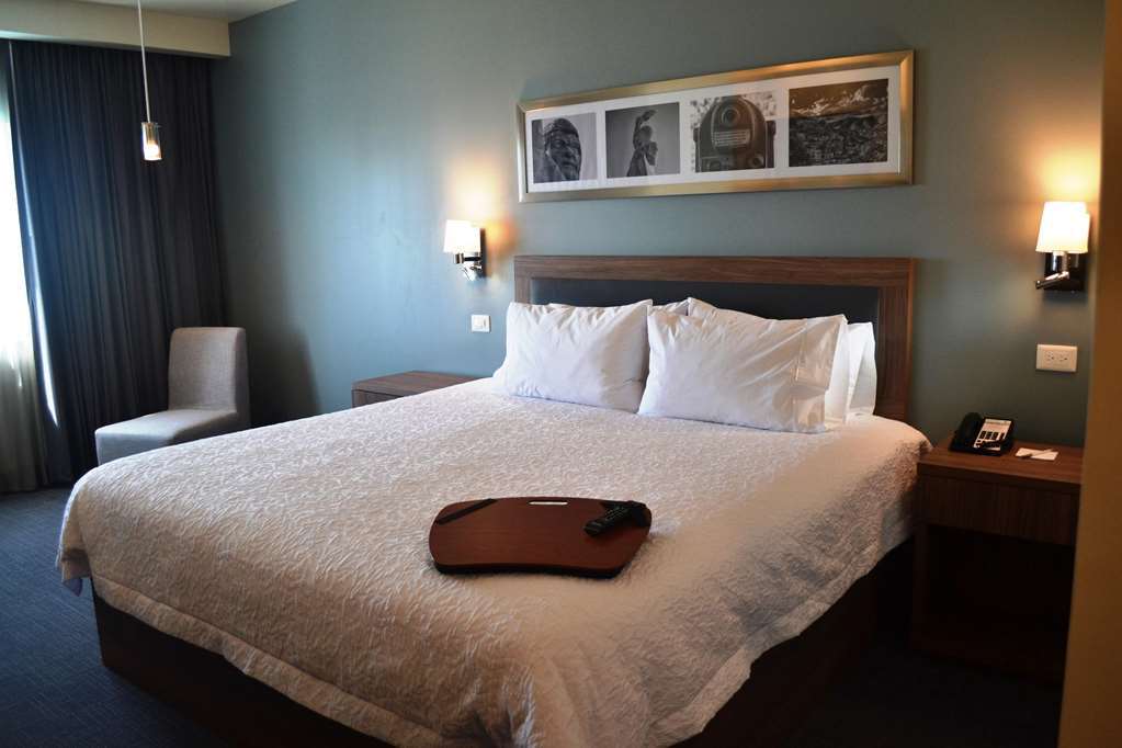 Hampton Inn&Suites by Hilton Salamanca Bajio Ruang foto