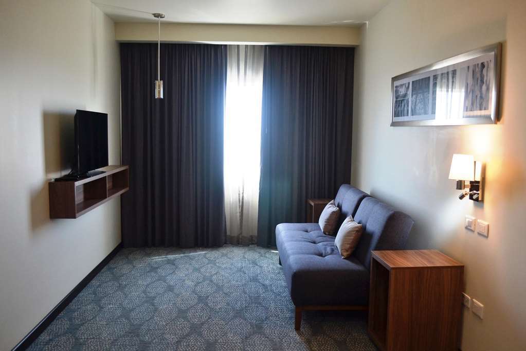 Hampton Inn&Suites by Hilton Salamanca Bajio Ruang foto