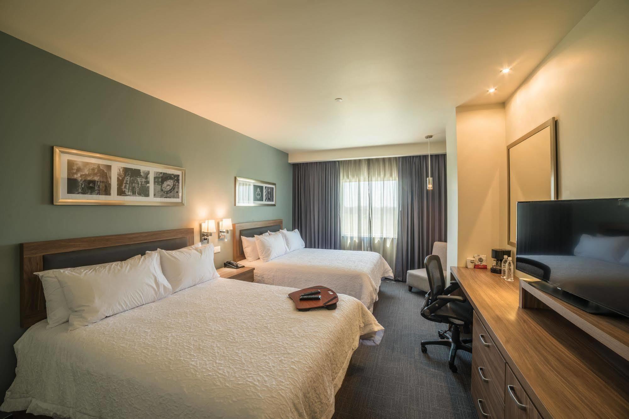 Hampton Inn&Suites by Hilton Salamanca Bajio Bagian luar foto